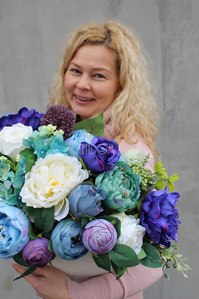 Blue Elegance kompozycja kwiatowa / bukiet, wys.34cm, szer.60cm