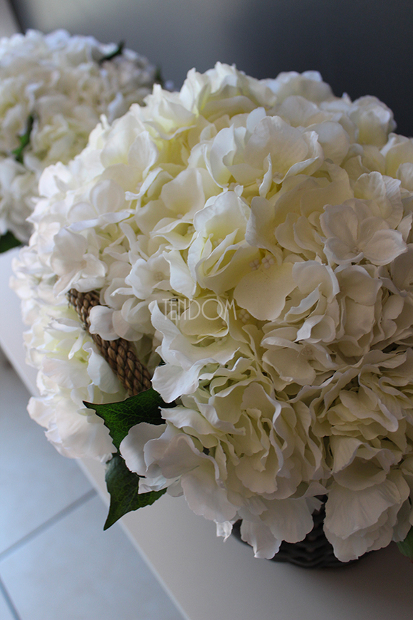 bogaty kosz Satra z białymi hortensjami wys. 32 cm, większy