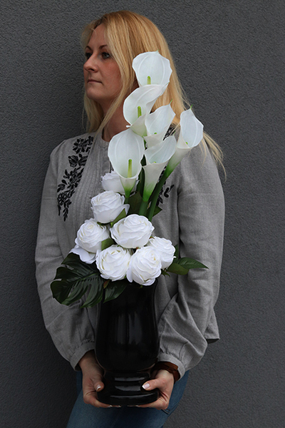 Bliskość, bukiet nagrobny z kallą i różami, wys.78cm