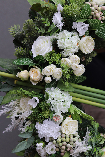 duży wieniec nagrobny z kallami, Memoriana, śr.68cm 