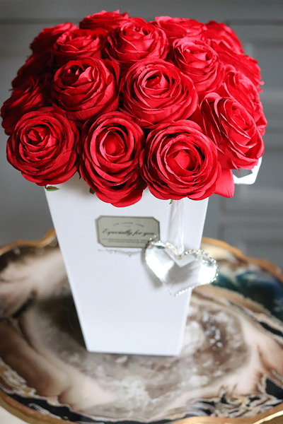 flowerbox z czerwonymi różami, Rosario Heart, wys.40cm 