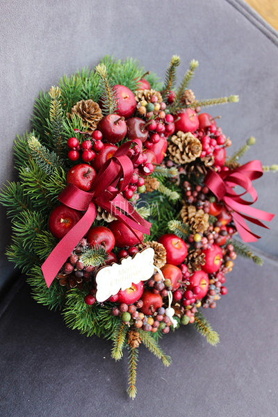 bordowy wianek / stroik dekoracyjny Tradycja Zimowa, śr.28cm   