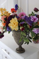 Concordia, kompozycja w złotym metalowym pucharze wys.57cm