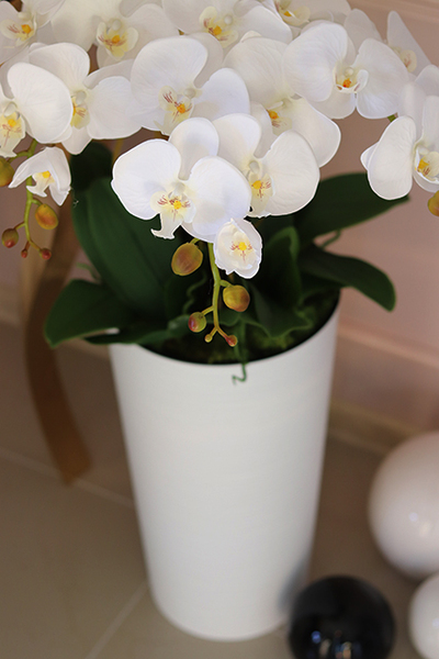 Śnieżka Mediolan, sztuczny storczyk w wysokiej donicy, wys.110cm