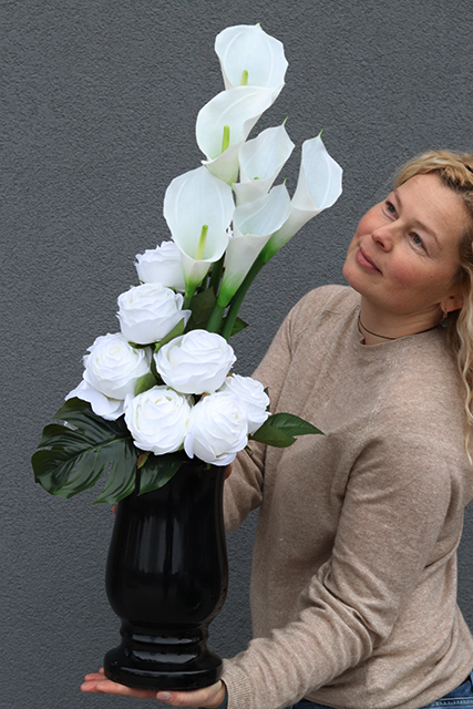 Bliskość, bukiet nagrobny z kallą i różami, wys.78cm