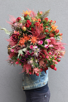 Heruna, bogata jesienna kompozycja w złotym naczyniu, wym.70x70cm