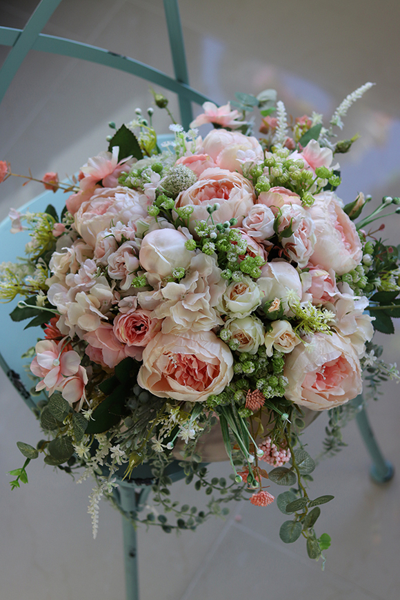 bardzo elegancka kompozycja kwiatowa, Czarowna Eligia, wys.28cm