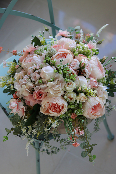 bardzo elegancka kompozycja kwiatowa, Czarowna Eligia, wys.28cm