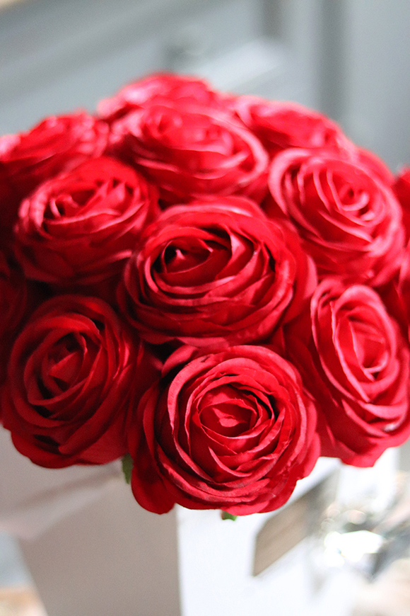 flowerbox z czerwonymi różami, Rosario Heart, wys.40cm 