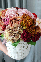 bogaty kosz z mieszanymi kwiatami Red Provance wys. 48cm 