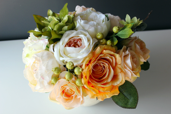 kompozycja kwiatowa / bukiet Elegancja wys.24cm, śr.30cm