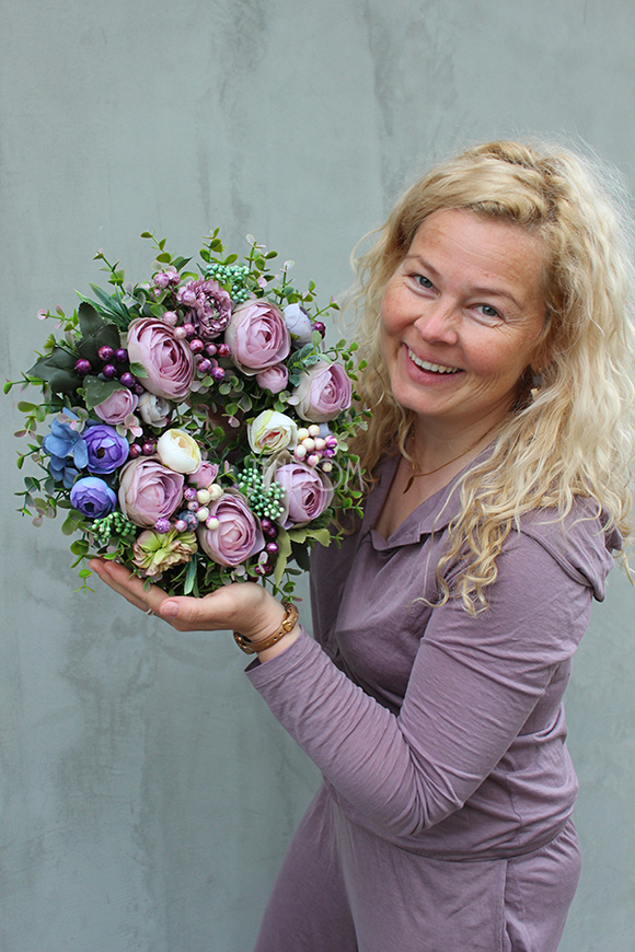 bardzo ładny wianek Relia 2, śr.27cm 