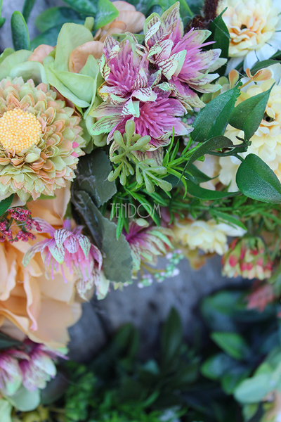 Łososiowo-zielony bajeczny wianek na drzwi, śr.40cm