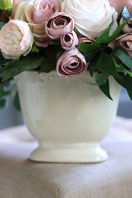 Vera Big, wytworna kompozycja w kremowej misie, wys.30cm