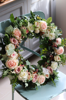 Geodia, różany wianek okolony zielonymi liśćmi, śr.55cm