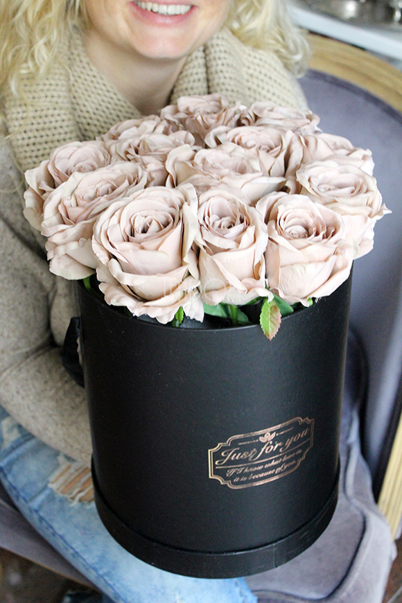 kompozycja kwiatowa / bukiet Flowerbox czarny XL wys.36cm