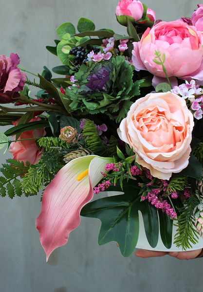 Benta kompozycja nagrobna w białym naczyniu, wys.45cm