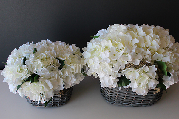 bogaty kosz Satra z białymi hortensjami, wys. 22 cm, mniejszy 
