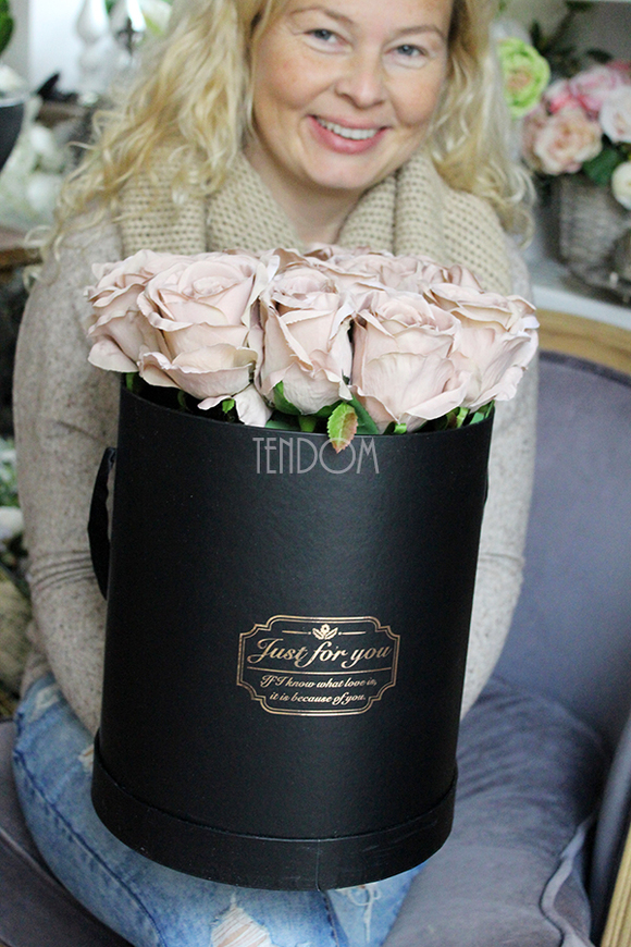 kompozycja kwiatowa / bukiet Flowerbox czarny XL wys.36cm