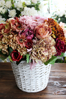 bogaty kosz z mieszanymi kwiatami Red Provance wys. 48cm 