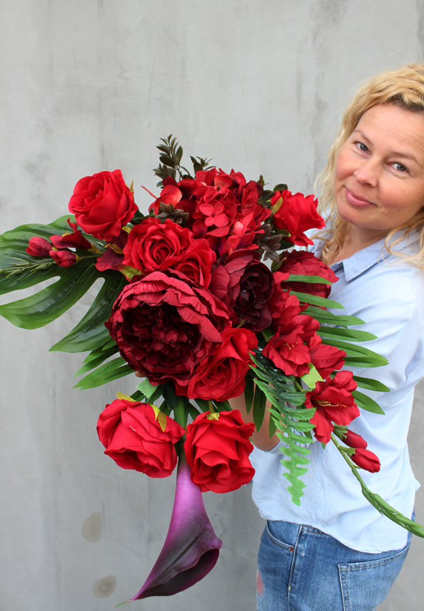 bukiet / dekoracja nagrobna Ekskluzywna Czerwień, dł.65cm