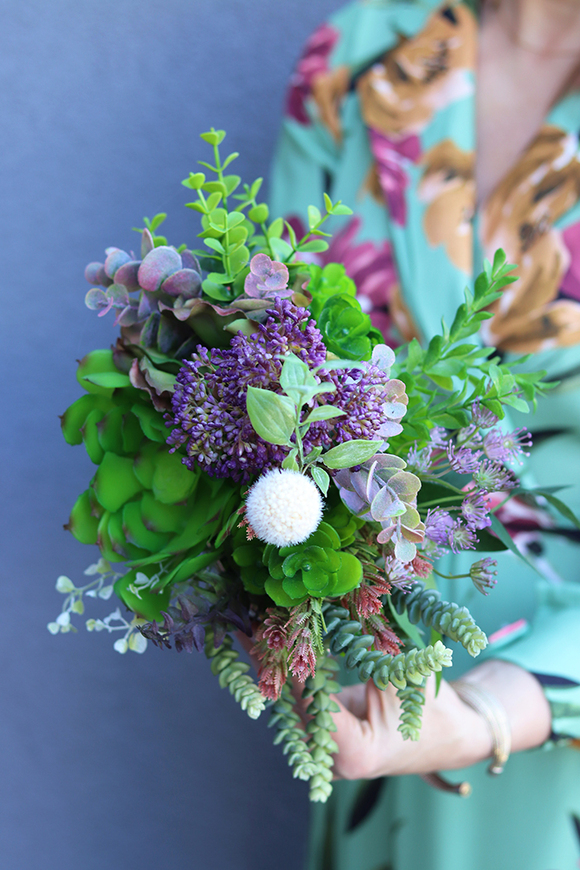 Sukulenty Menassa w owalnej donicy, wys.22cm