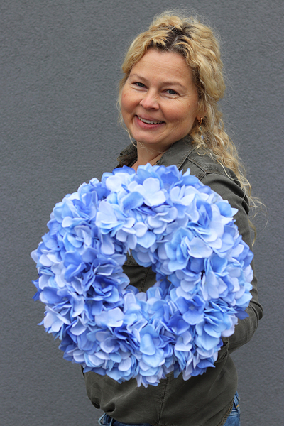 wianek na drzwi z niebieskich hortensji, Blue Beauty, śr.30cm 