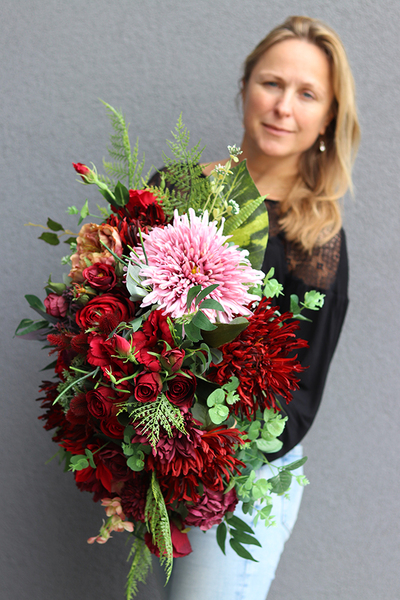 Astry Bordo New, kompozycja kwiatowa nagrobna, wym.47x55cm