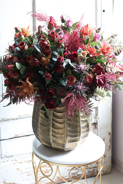 Heruna, bogata jesienna kompozycja w złotym naczyniu, wym.70x70cm