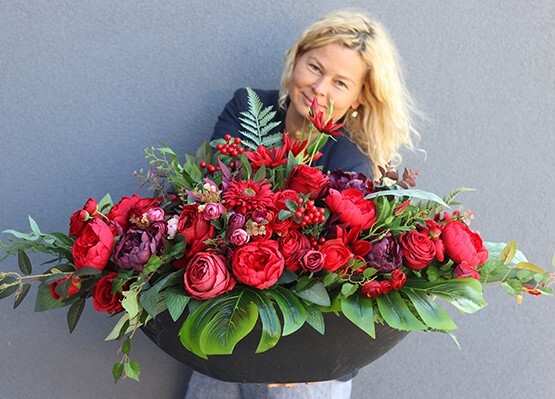 czerwona kompozycja nagrobna, Big Laos Augustina, wys.105x65x50cm  