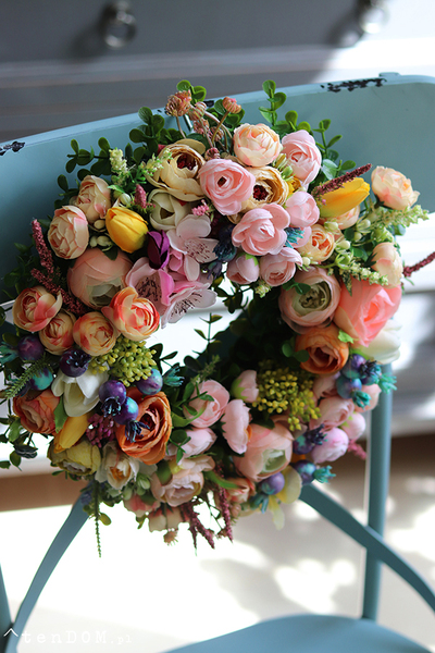 barwny kwiatowy wianek z jagodami, Georina, śr.30cm  