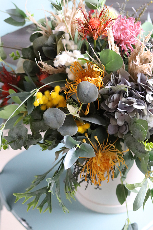 Jasmina, flowerbox z wysokiej jakości sztucznymi kwiatami, wym.50x45cm