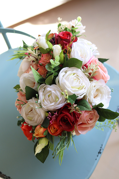 Deliana, kompozycja kwiatowa w lustrzanym naczyniu, wys.24cm