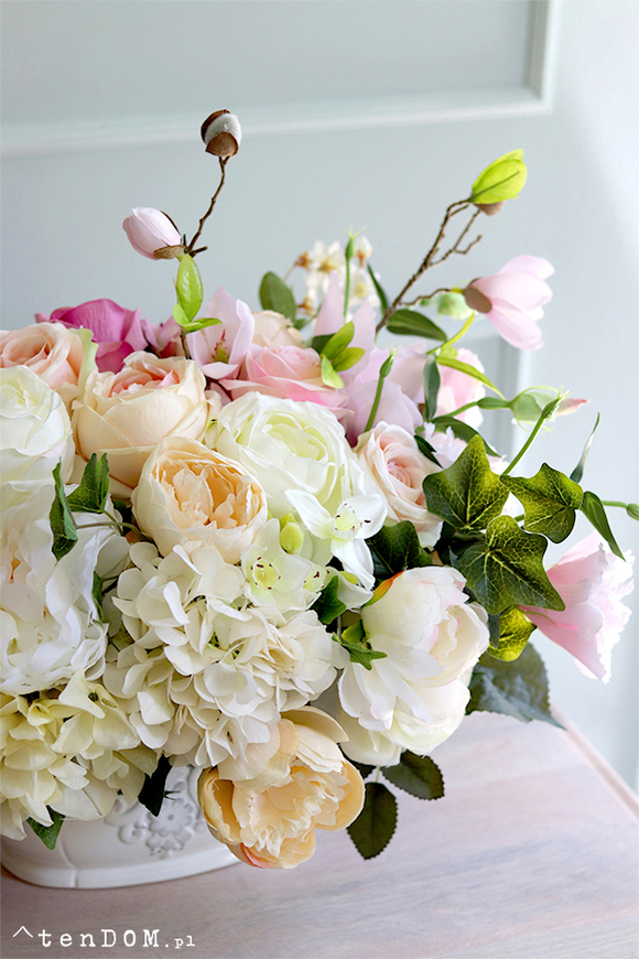 elegancka kompozycja kwiatowa, Queen Magnolia, wym.35x52cm