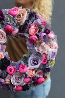 bardzo efektowny wianek Pranella Pink & Violet, śr.40cm