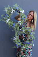 atrakcyjny kwiatowy wianek, Niebieska Zorza, śr.52cm