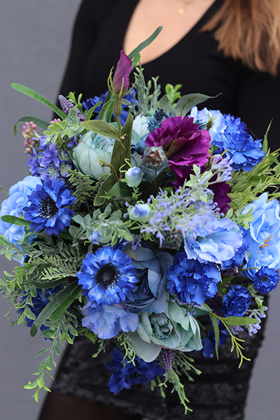 Wiosenne Piękno, kompozycja kwiatowa w smukłym pudełku, wys.60cm