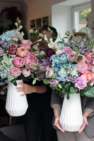 Pudrova kompozycja kwiatowa w wazonie Latina White, wys.80cm