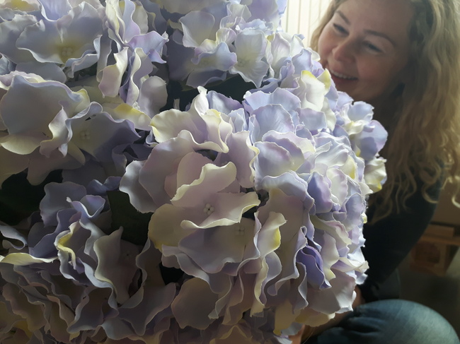 bogaty kosz ze szlachetnymi hortensjami Violet Ocean 65x60cm 