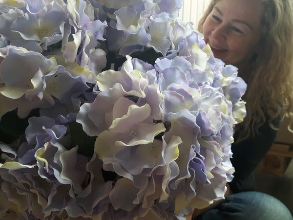 bogaty kosz ze szlachetnymi hortensjami Violet Ocean 65x60cm 