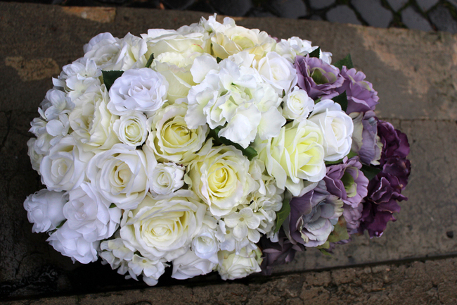 kompozycja Violet w kremowej donicy łódce 50x30, wys.30cm