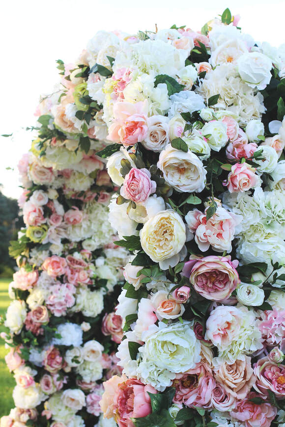 Wypożyczenie łuku kwiatowego, Maria Antonina, 1 uroczystość