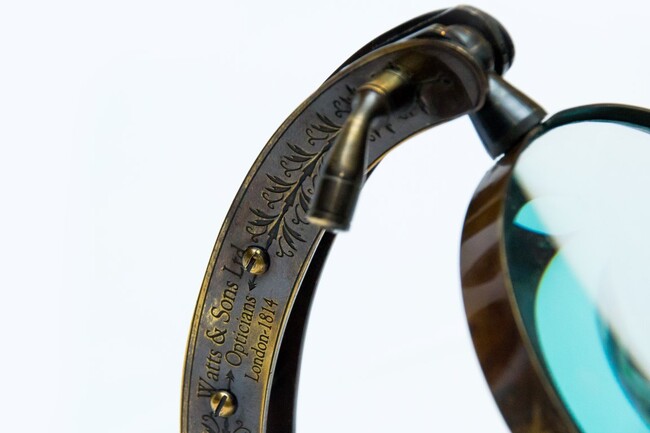 stojące szkło powiększające retro na podstawie 17.5x10x18cm