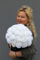 Black Roses I, welurowy flowerbox z różami, wys.38cm, śr.30cm