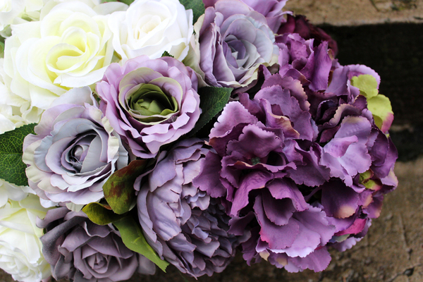 kompozycja Violet w kremowej donicy łódce 50x30, wys.30cm