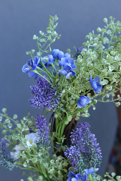 atrakcyjny kwiatowy wianek, Niebieska Zorza, śr.52cm