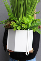 Canada, sztuczna trawa z sukulentami w kremowej donicy, wys.75cm