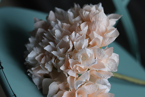 Argentyna Jasny Róż, gałązka sztucznej hortensji bez listków, 1szt., dł.50cm