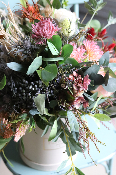 Jasmina, flowerbox z wysokiej jakości sztucznymi kwiatami, wym.50x45cm