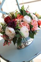 Deliana, kompozycja kwiatowa w lustrzanym naczyniu, wys.24cm